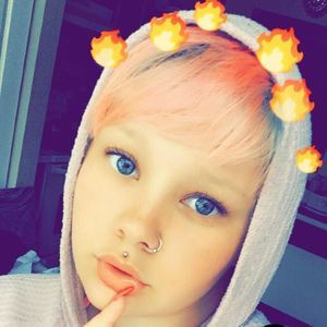 Meet your Posher, Kayla